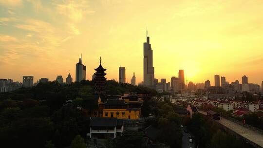 南京、鸡鸣寺、紫峰大厦、城市夕阳