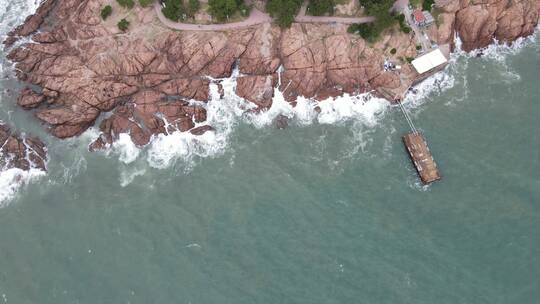 航拍海边公路海浪礁石