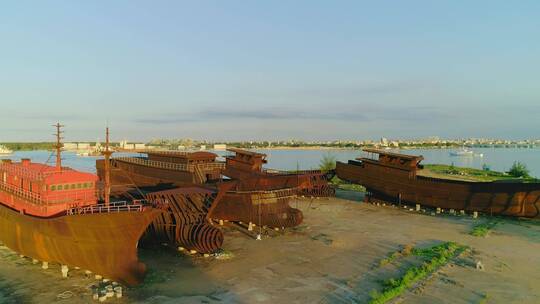 轮船建造船舶工艺海边轮船码头岸上渔船
