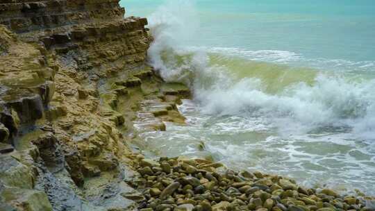 海浪波涛汹涌浪花拍打