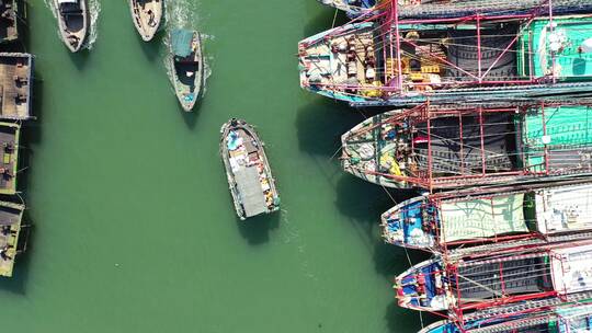 航拍广西北海北部湾海洋侨港码头繁忙的渔船