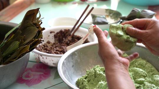 端午节包粽子粑粑手工制作过程