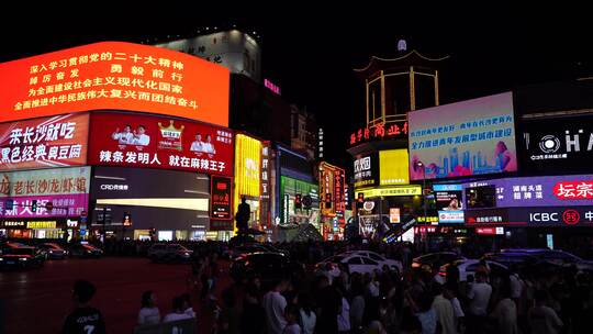 长沙夜晚城市人文小吃街步行街美食街人流视频素材模板下载