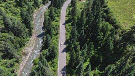 峡谷河流公路汽车航拍