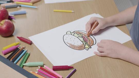 小孩在画汉堡视频素材模板下载