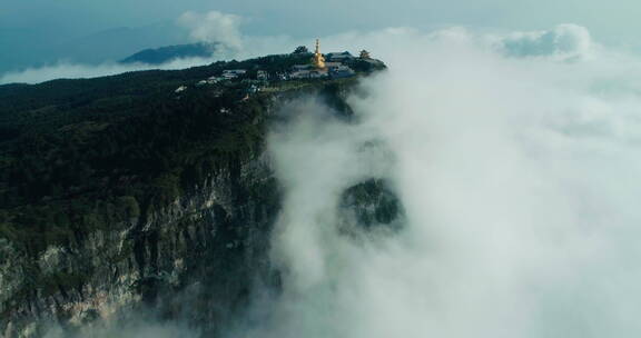 航拍四川峨眉山金顶云雾缭绕美丽风景