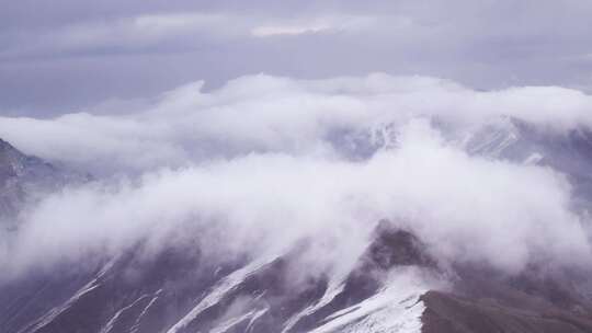 青海拉脊山雪山云雾航拍