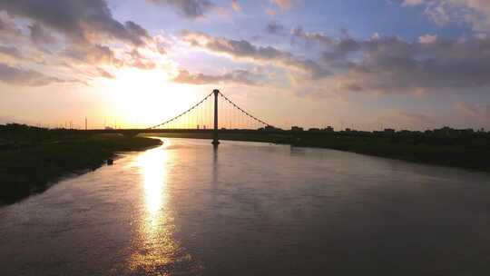 莆田木兰溪夕阳下河流上的吊桥景观