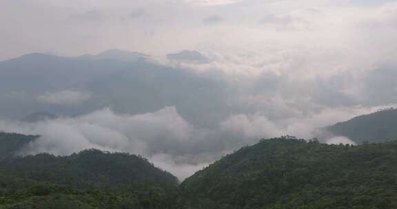 航拍早晨广东茂名信宜石镬坳云雾缭绕的山峦