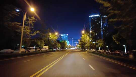 夜晚城市马路风景