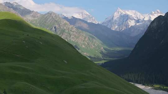 航拍夏季新疆伊犁夏塔景区风景