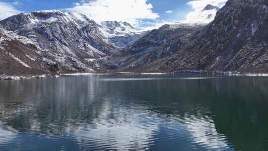 航拍雪后的川西贡嘎山乡雪山海子风光