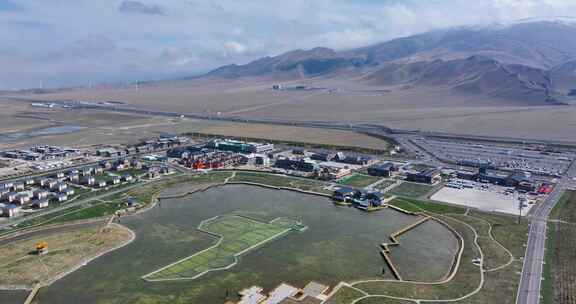 【正版4K素材】航拍新疆赛里木湖游客中心