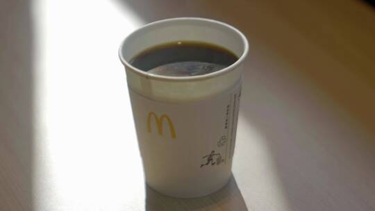 广州黄埔区麦当劳金拱门咖啡视频素材模板下载