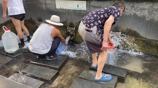 济南章丘眼明泉，泉水取水点