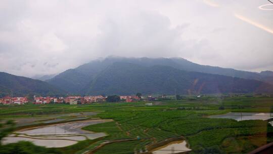 高铁沿途风景