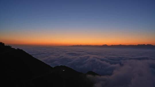 大气航拍巫峡云海红叶