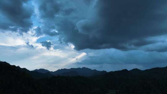 航拍高山乌云雨云