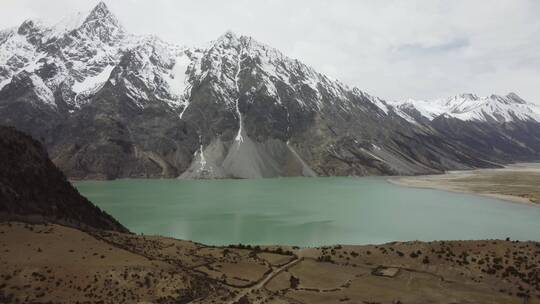 然乌湖雪山航拍西藏八宿丙察察川藏线视频素材模板下载