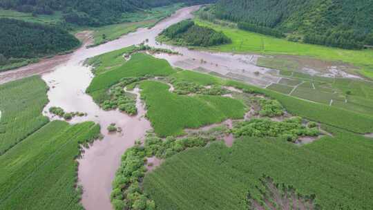 4k航拍雨后被淹的农田