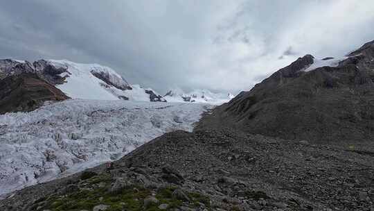 航拍四川第二高峰中山峰冰川冰塔林风光