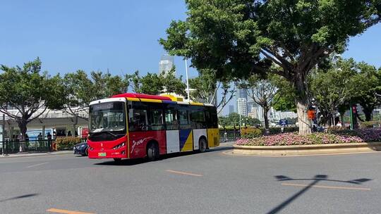 公交车转弯广州的公交车
