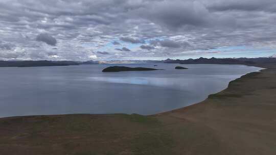 西藏阿里地区班公湖傍晚航拍