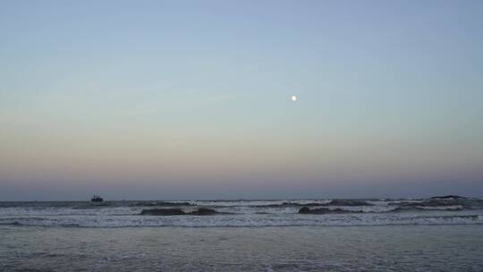 大海月亮海上明月海水海浪傍晚蓝色天空海滩
