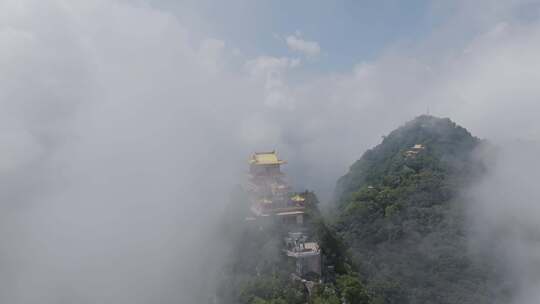 航拍秦岭山中雾气寺庙南五台