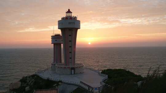 海边灯塔日落全景