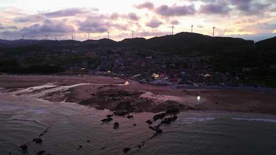 航拍平潭北部湾海上风电场夕阳火烧云鱼排