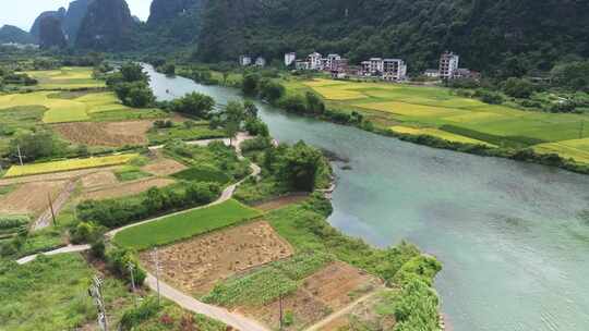 航拍桂林阳朔遇龙河十里画廊竹筏漂流稻田