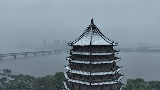 航拍西湖大雪