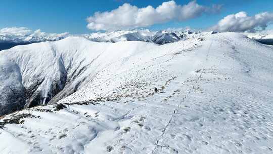 新西兰瓦纳卡湖草原湖泊雪山徒步航拍