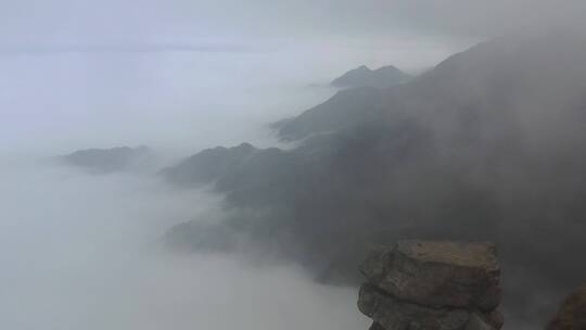 庐山风景名胜区骆驼石与云雾航拍视频视频素材模板下载