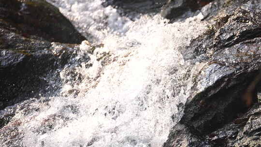 清澈的山间溪水 河流 溪流 溪水