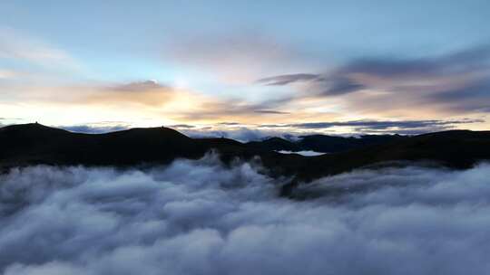 黎明航拍四川西部色达县高山云海朝霞景观