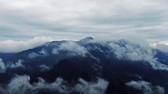 秦岭山峰