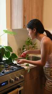 女人水草叶