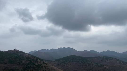 济南南部山区天井峪村红叶满山