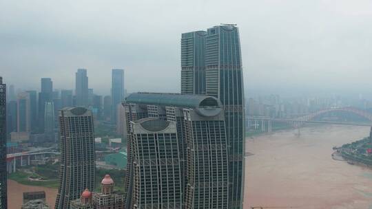 4k航拍阴雨天的重庆主城区