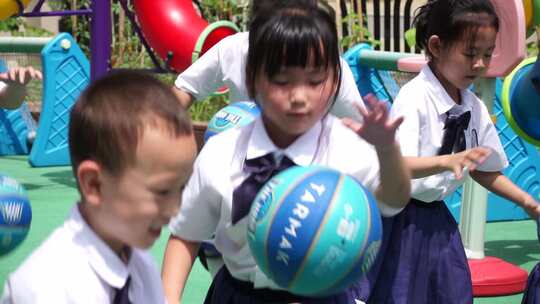 孩子打球 幼儿园体育课视频素材模板下载