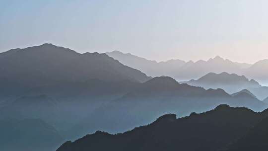 夏季早晨阳光照耀下大山云海航拍宣传片