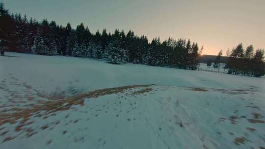 被雪覆盖的风景的无人机镜头