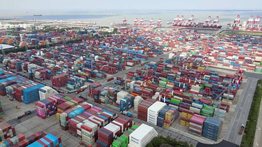 繁华的集装箱大港口经济贸易