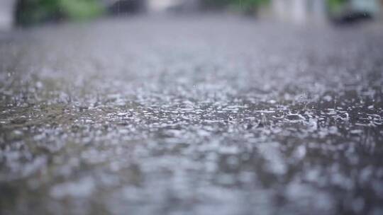 下雨暴雨