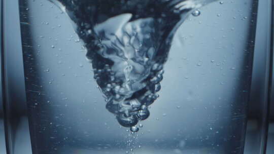 纯净水自来水淡水资源水花波浪升格慢镜头