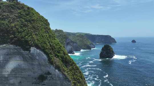 印度尼西亚努沙佩尼达岛海岸线自然风景