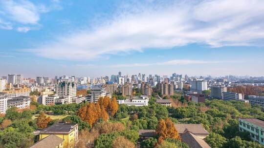 中国杭州 秋天蓝天白云的城市天际线延时