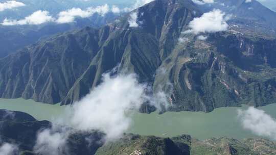 长江三峡巫峡段壮丽山河航拍